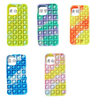 Coques de téléphone en silicone 3D souples antichoc avec chargement sans fil pour iPhone 16/17 Pro Max – Jouets anti-stress inclus