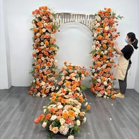Maßgefertigte OEM Blumenreihe Hot Pink Seiden-Kunstrosen Herbst-Orange Lange Hochzeitsblumen-Girlande