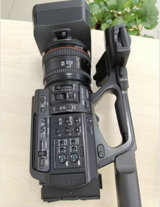 Cámara profesional PXW-Z190 4K portátil con zoom óptico de 25x y lente equivalente a 35 mm, ideal para deportes en vivo. - Product Image 2