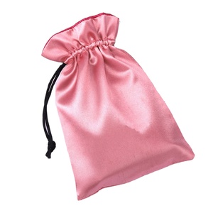 Sac en satin rose imprimé avec logo personnalisé pour l'emballage de parfums et de bijoux, pochette en soie de luxe pour cheveux - Product Image 1