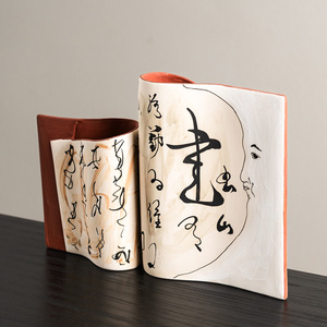 Vase à fleurs séchées en forme de livre personnalisé en gros, décoration de table en céramique moderne pour hôtels et bureaux, pour la décoration de mariages - Product Image 5