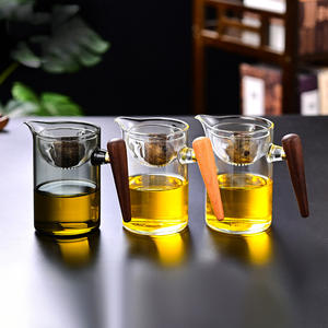 Tetera de vidrio resistente al calor con mango de madera y colador para té verde - Product Image 2