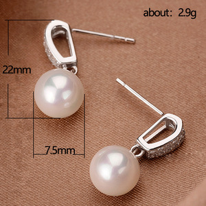 Orecchini pendenti in stile barocco con grandi perle e cristalli per donna, eleganti accessori per tutti i giorni e per feste. - Product Image 5