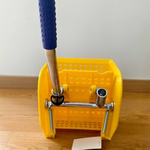 <span class=keywords><strong>Seau</strong></span> de vadrouille <span class=keywords><strong>en</strong></span> plastique à 4 roues facile à déplacer avec roues - Product Image 5