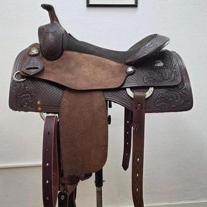 Selle de ranch western classique marron pour adulte, équipement d'équitation avec gravures florales - Product Image 1