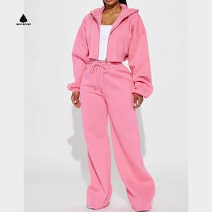 Женский спортивный костюм с капюшоном и широкими штанинами - Product Image 1