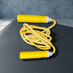 Meilleures ventes Corde à sauter en coton jaune sur mesure avec manche en bois naturel Corde à sauter personnalisée - Product Image 3