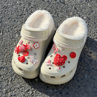 Accessoires pour sabots de chat de dessin animé, boucles de chaussures en peluche amusantes en forme de petit poisson et de biscuit, compatibles avec les clips de décoration pour sabots