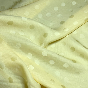 高級100%桑絹ジャカード生地　水玉模様サテン　カジュアルウェア・ホームテキスタイル用　織りウェフト　光沢サテンロール　通気性あり - Product Image 4
