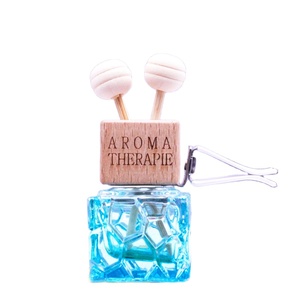Botella de vidrio cuadrada vacía de 8 ml, con diseño de cubo dorado, electrochapada, para perfume, aromaterapia, aceite esencial, colgante para coche. - Product Image 6