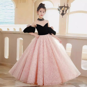 S2130R Nuevo Vestido de Niña de las Flores Negro con Hombro Descubierto, de Malla Brillante y Elegante - Product Image 2