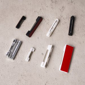 <span class=keywords><strong>เข็มกลัด</strong></span>โลหะสีขาวทรงกลมขนาด 37 มม. เป็นมิตรกับสิ่งแวดล้อม พร้อมลูกปัดและเคลือบผิว สำหรับ<span class=keywords><strong>ป้าย</strong></span><span class=keywords><strong>ชื่อ</strong></span>แบบติดด้วยกาว - Product Image 5