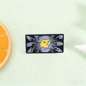 Pin de esmalte de gato amarillo de diseño único, broche de gatito de dibujos animados con múltiples manos apuntando, rectangular, para decoración de mochila - Product Image 1
