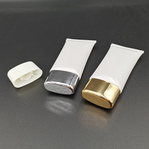 หลอดพลาสติกทรงรีแบนสีทองขนาด 50 มล. สำหรับครีมกันแดด บีบีครีม รองพื้น ครีมเครื่องสำอาง บรรจุภัณฑ์แบบหลอดบีบ พร้อมโลโก้สั่งทำ - Product Image 3