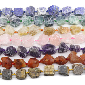 Cuentas de piedra natural de color ágata de cristal verde grande de 15-25mm, mineral crudo golpeado a mano, cuentas sueltas DIY de color Irregular - Product Image 1