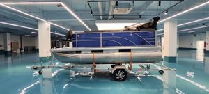 Bote Pontón Compacto de Fibra de Vidrio de 16 pies, Asientos Plegables, Motor Fuera de Borda de 200 HP, Capacidad para 8 Personas, Velocidad de 30-35 Nudos, Entretenimiento, EVA - Product Image 6