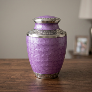 Urne en céramique violette avec accents argentés, cylindrique, faite à la main, cadeau de sympathie, design contemporain, style moderne - Artisanat indien - Product Image 1
