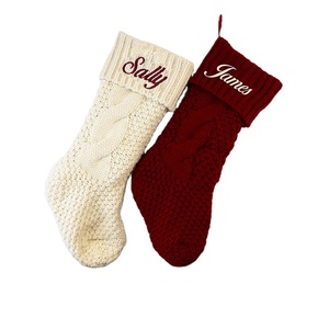 2024 Cozy Chunky Cable Knit Medias de Navidad - Product Image 2