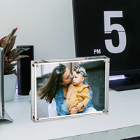 Cadre photo en acrylique transparent sur pied, personnalisable, vente en gros d'usine, affichage magnétique multi-images pour offrir en cadeau