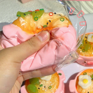 Juguete Blandito de Cerdo Kawaii en Forma de Tazón de Fideos, Juguete Antiestrés Sensorial para Niños y Adultos - Product Image 5