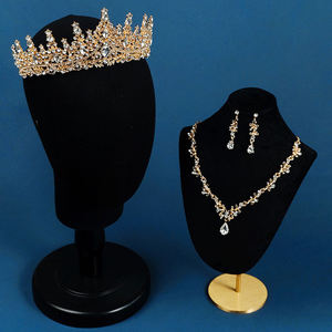 Ensemble de trois pièces de luxe coréen vintage pour femme : boucles d'oreilles en cristal, accessoires de coiffure de mariée scintillants et couronne en strass - Product Image 3
