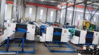 Ligne de production de machines à panneaux sandwich en PU, système de panneaux sandwich en mousse PU en acier, machine à fabriquer des panneaux de toiture et de mur