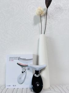 Masajeador Eléctrico Facial y de Cuello de Alta Calidad con 7 Colores, Portátil, de Alta Frecuencia, para Lifting Facial, Uso Doméstico Personal - Product Image 1