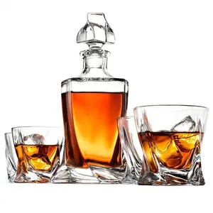 Carafe à whisky en verre de haute qualité Unique de 800ml et verres à vin torsadés bouteille de vin en verre coffret cadeau bouteille en verre d'alcool