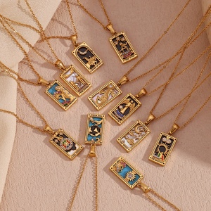 Collar con Colgante de Carta del <span class=keywords><strong>Tarot</strong></span> de Diseño Original, Joyería Esmaltada Resistente al Deslustre, Chapado en Oro, Acero Inoxidable - Product Image 3