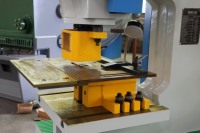 Machine à cintrer, couper et poinçonner multifonctionnelle hydraulique Q35Y-20 pour le travail du métal