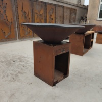 Barbecue au charbon de bois moderne pour jardin, foyer en acier Corten pour terrasse et usage extérieur