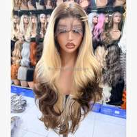 Perruque Lace Front Synthétique Effet Soie 32 Pouces Ondulée 13x4 Transparente Sans Colle Ligne de Cheveux Naturelle Résistante à la Chaleur