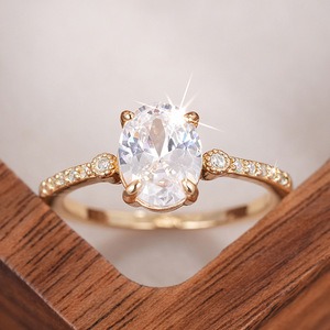 Anello dal Design Ovale Stile Classico per Donne - Product Image 6