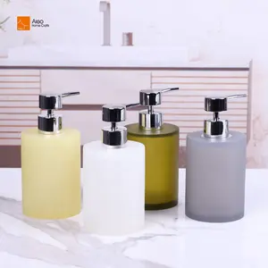 Rodada Polyresin Bathroom Set Bulk Dispensers Sabão Líquido em Translúcido Amarelo Cinza Verde Claro com Mão Resina Soap Dispenser