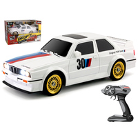 Voiture de course RC de style rétro 1/16 2,4 GHz, jouet pour enfants, véhicule télécommandé 4 roues motrices avec lumières avant et arrière