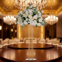 Décoration florale de table principale de mariage de style européen, ambiance romantique, support de fleurs doré en fer plaqué, guide de chemin