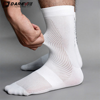Chaussettes de cyclisme personnalisées Darevie Free Design OEM, chaussettes de sport tricotées pour le cyclisme sur route, chaussettes en coton pour hommes, chaussettes de course