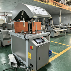 Scie à découper l'aluminium à angle arbitraire à commande servo avec 22,5 °   Cutter de profilés en alliage haute précision à rotation minimale pour la construction - Product Image 1