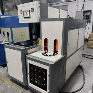 Máquina de moldeo por soplado semiautomática de bajo mantenimiento para fabricación de botellas de PET de 1, 2 y 3 litros para la producción de botellas de agua - Product Image 3