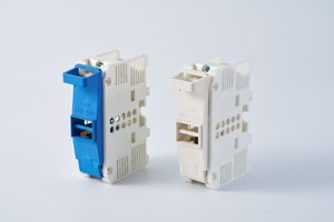 Porte-fusible JUNW 30-125A à montage sur rail DIN, matériau PA, IP2X, capacité de coupure 10kA, bonne qualité et prix - Product Image 4