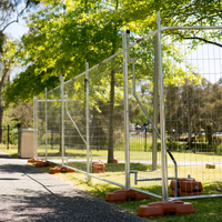 Clôture temporaire australienne conforme à la norme AS4687, panneaux de clôture de construction galvanisés à chaud avec pieds en plastique