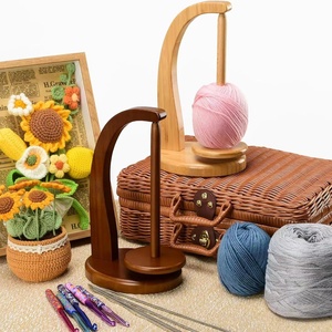 Estante de carrete de hilo de madera grande y magnéticamente estable, soporte de hilo giratorio para ganchillo y accesorio de costura de punto - Product Image 1