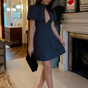 Nuevo Vestido Mini Estampado de Lunares de Verano para Mujer con Cuello Alto, Manga Abullonada y Diseño Hueco en la Cadera, Ideal para el Día a Día y Actividades al Aire Libre - Product Image 4