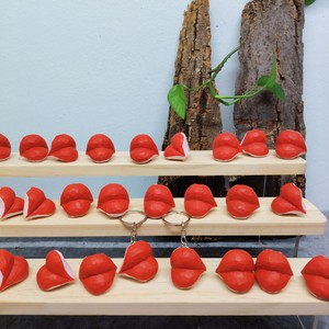 Wooden Lip <b>Keychain</b> Carved Lips 3x3x2.5 Cm Portable Gift For Couples Friends - Product Image 1