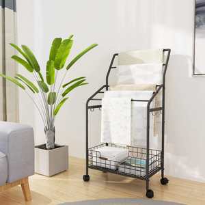 Porte-serviettes sur pied grand format pour salle de bain avec panier à linge intégré - Product Image 1