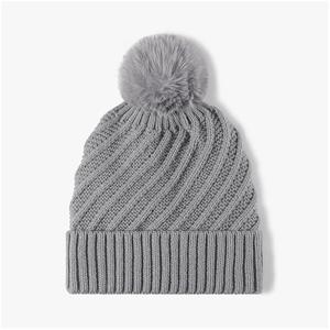 Bonnets d'hiver graphiques brillants originaux en jacquard avec doublure polaire pour hommes – Bonnets de golf haut de gamme extravagants pour l'Europe - Product Image 3