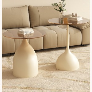 Set di Tavolini da Caffè Moderni e Minimalisti con Piano in Vetro e Struttura in Metallo, Funzionali e con Spazio di Archiviazione. Mobili per Soggiorno. Decorare - Product Image 1