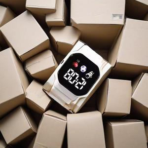 Montre étanche pour enfants, numérique et élégante - Product Image 1