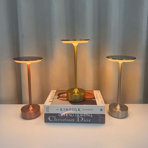 โคมไฟตั้งโต๊ะรูปตัวไอแบบข้ามพรมแดน, โคมไฟทรงจานบินสุดสร้างสรรค์, โคมไฟตั้งโต๊ะสำหรับร้านอาหารและบาร์, โคมไฟข้างเตียงถนอมสายตา, โคมไฟแบบสัมผัส USB - Product Image 1