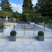 Poteau de balustrade en verre en acier inoxydable 304 316 moderne, OEM d'usine, avec plaque de base pour balcon extérieur, rampe d'escalier et jardin
